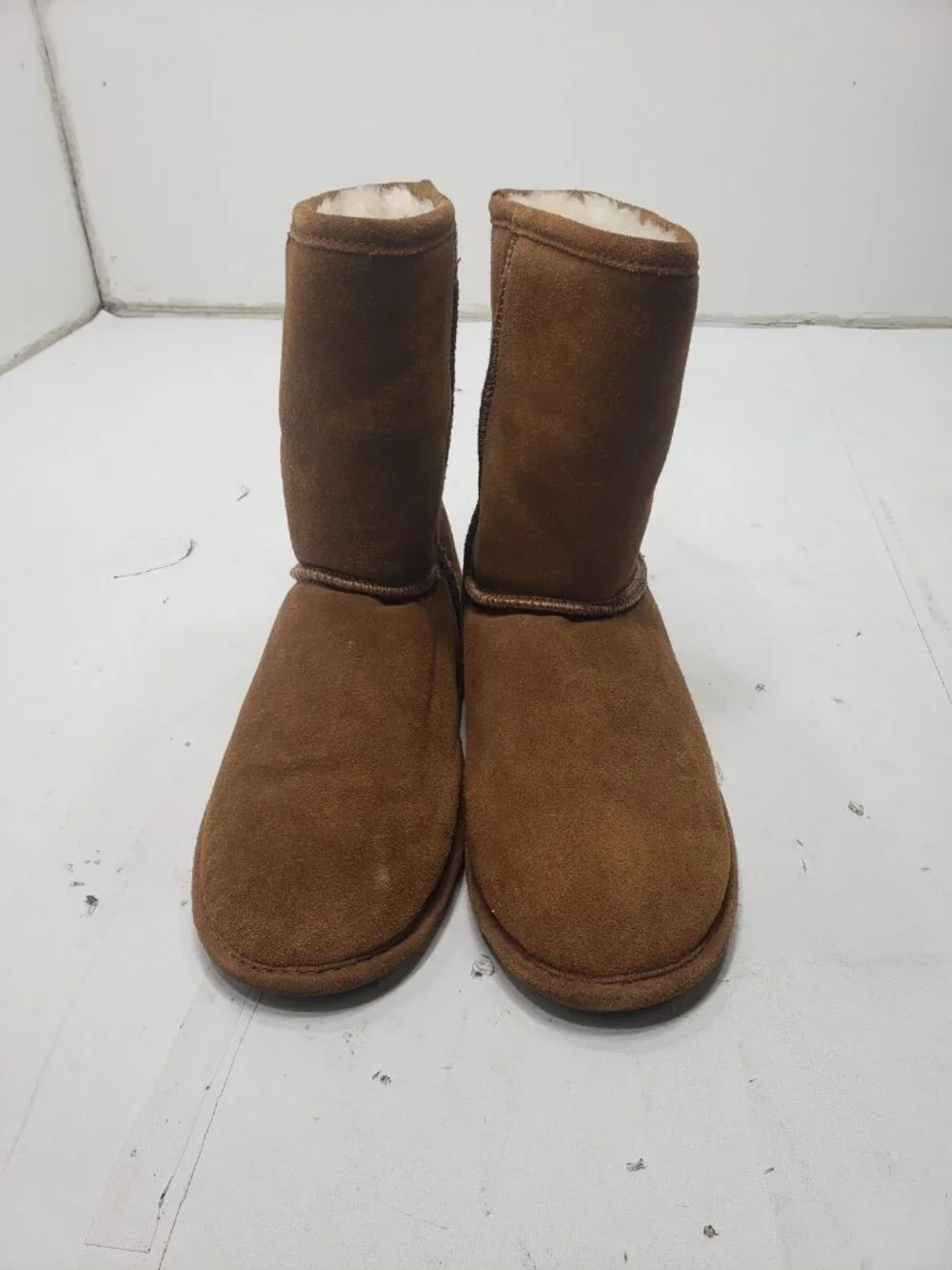 Bearpaw Emma Short Women's Size 10 Chestnut Suede Sheepskin Winter Boots